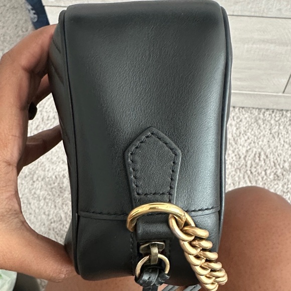 Gucci Black Chevron Crossbody Bag with Gold Logo - Picture 14 of 16